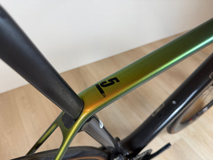 Lichtgewicht Cervelo R5 Dura-Ace Di2 racefiets met aerodynamisch frame en elektronische schakeling, klaar voor competitief wielrennen.