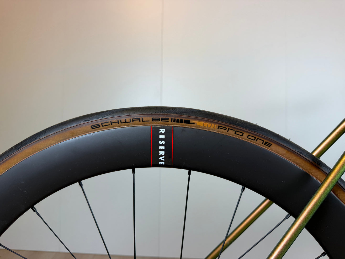 Racefiets Cervelo R5 Dura-Ace Di2 met aerodynamisch frame en elektronische schakeling, klaar voor snelle ritten.