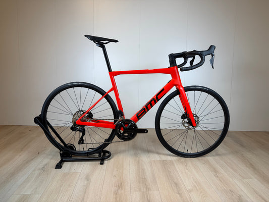 Racefiets BMC Teammachine SLR THREE 2026 met Shimano 105 Di2 elektronische schakeling, zwart met blauwe accenten