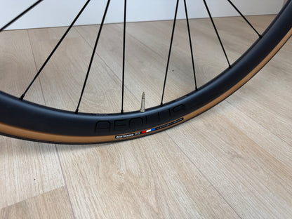 Racefiets Trek Madone SL 6 Gen 8 met aerodynamisch frame en lichte componenten, geschikt voor snelheid en comfort op de weg