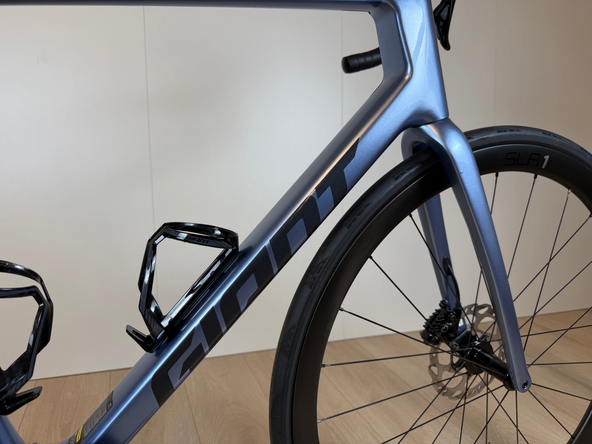 Giant TCR Advanced 0 racefiets met lichtgewicht frame en aerodynamisch ontwerp, visible in een verkoopfoto.