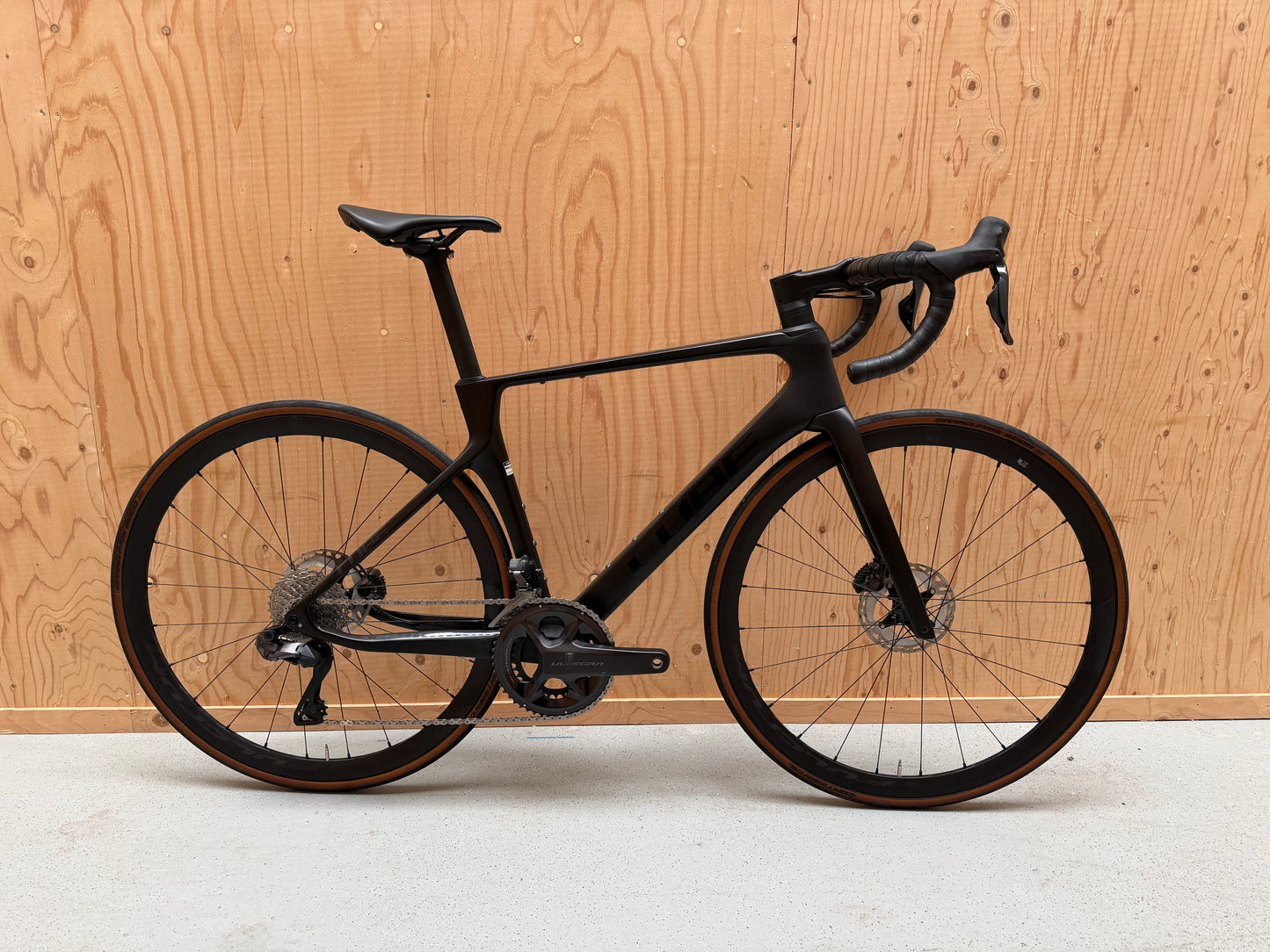 Zwart racefiets Cube Agree C:62 Race met Ultegra Di2 12-speed aandrijving, 53 cm frame, zichtbaar op de foto