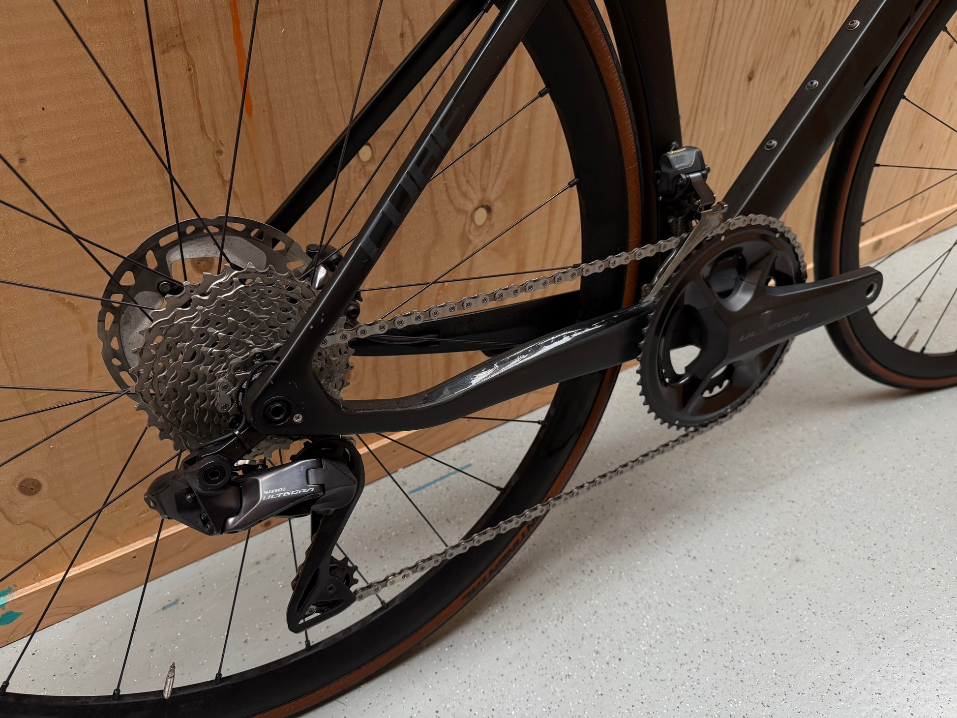 Ultegra Di2 12-speed Cube Agree C:62 Race racefiets, 53 cm frame, zwart met blauwe accenten, hoogwaardige racefiets voor snelheid.