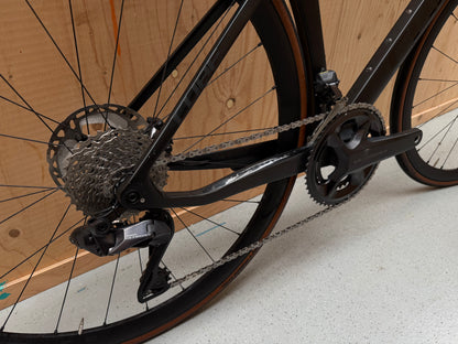 Ultegra Di2 12-speed Cube Agree C:62 Race racefiets, 53 cm frame, zwart met blauwe accenten, hoogwaardige racefiets voor snelheid.