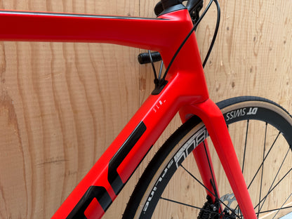Lichtgewicht BMC Teammachine SLR FIVE racefiets met aerodynamisch frame en geavanceerde onderdelen, gepresenteerd door Velostudio