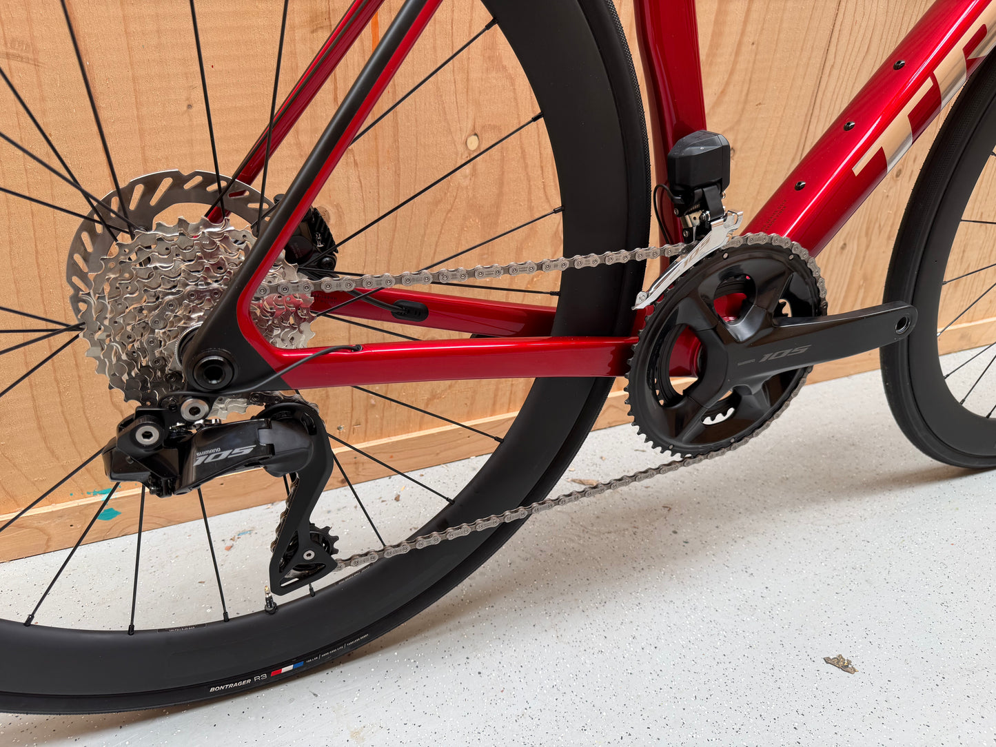Lichtgewicht Trek Madone SL 6 Gen 8 2026 racefiets met aerodynamisch frame en geavanceerde onderdelen, zichtbaar in de afbeelding