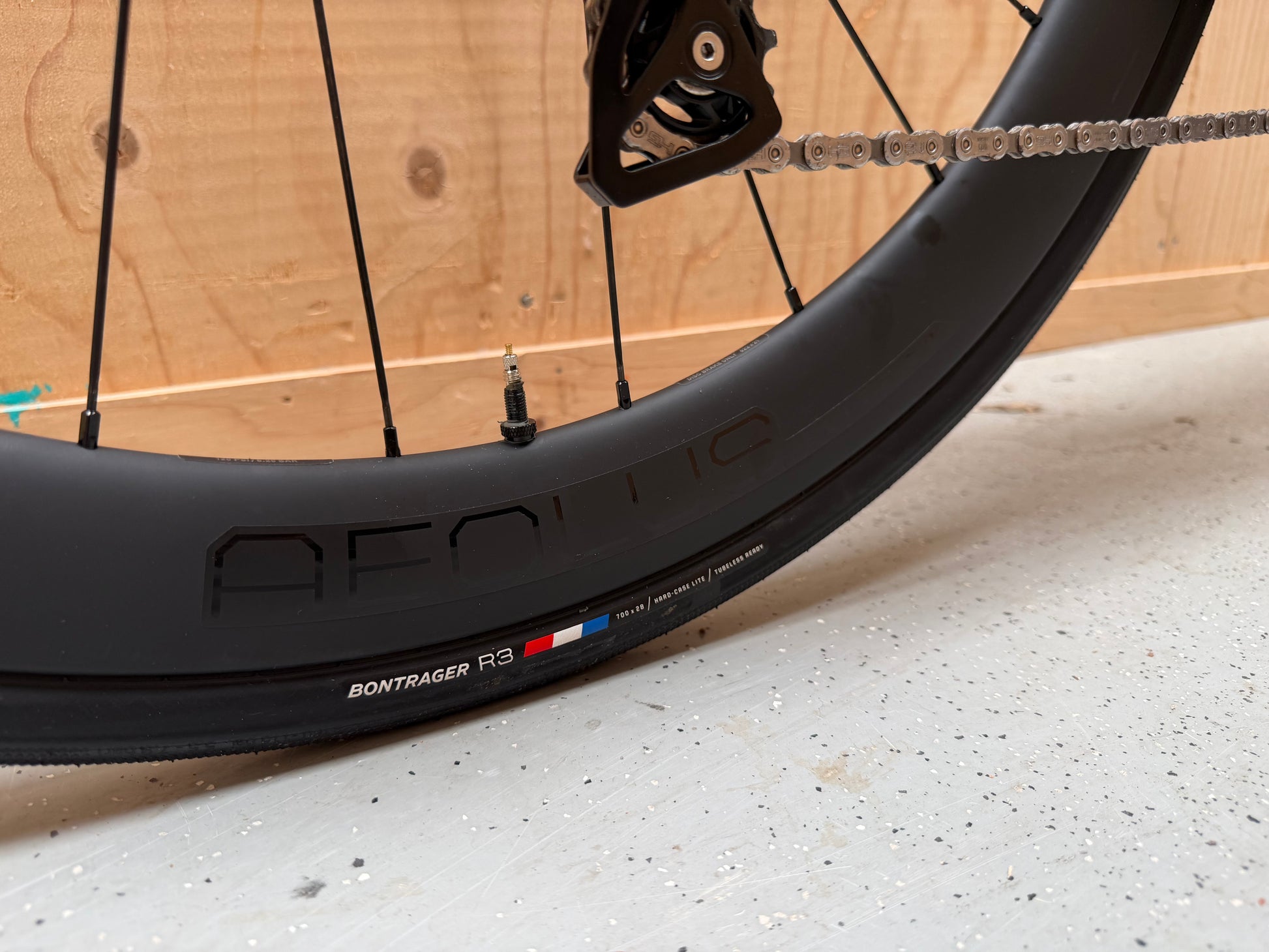 Racefiets Trek Madone SL 6 Gen 8 2026 met aerodynamisch frame en geavanceerde carbon onderdelen.